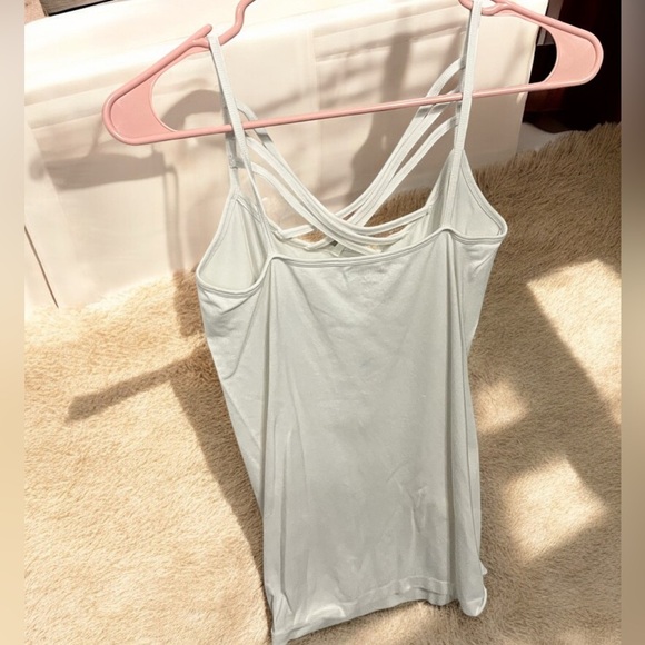 White cross over chest tank top adjustable straps MEDIUM - Picture 2 of 2